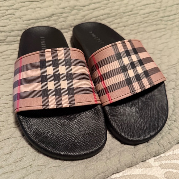 Women Burberry Furley Check Slide Sandals - Picture 1 of 4